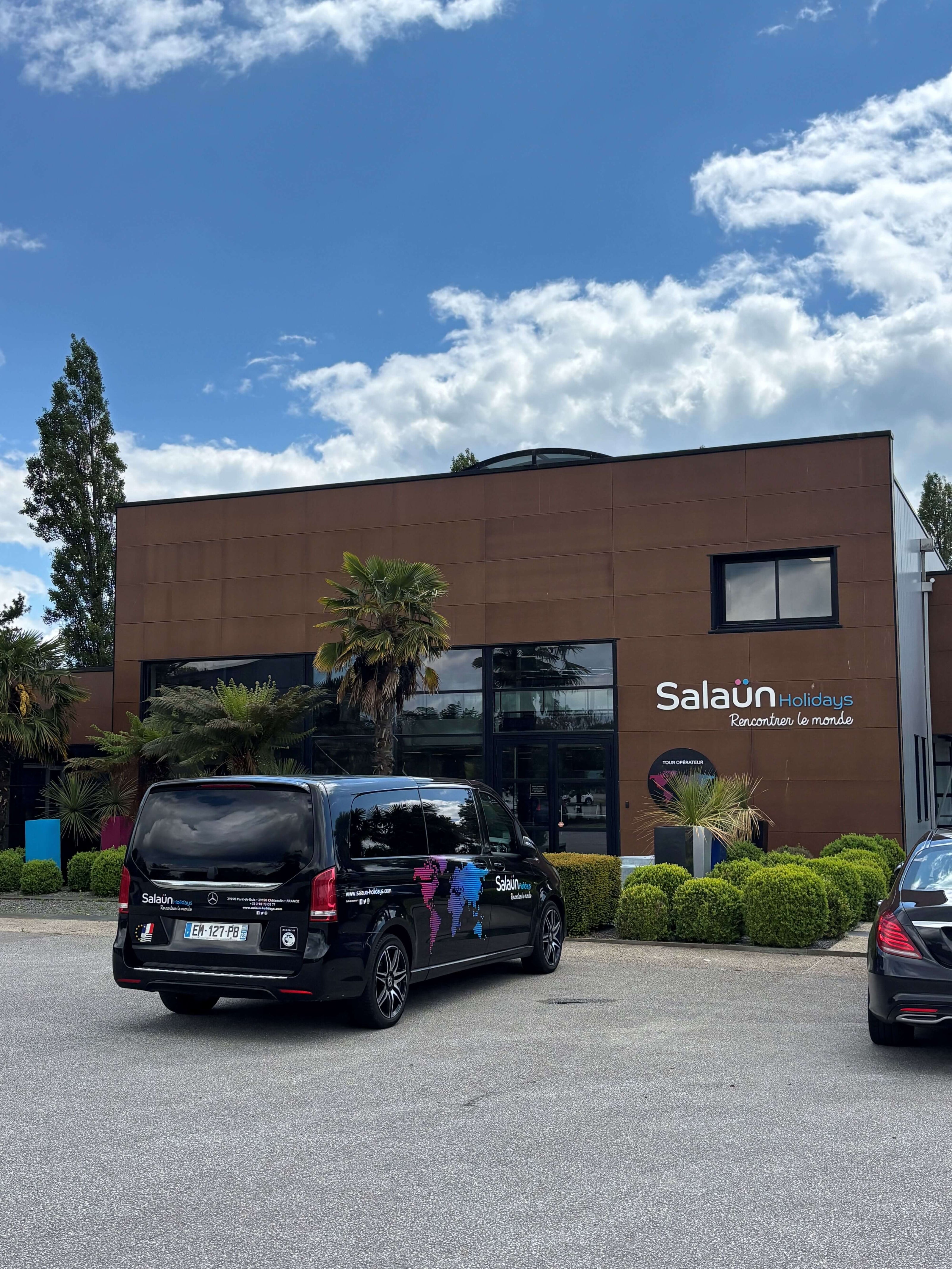 Projet salaun holidays, arbre et jardinière végétale bretagne