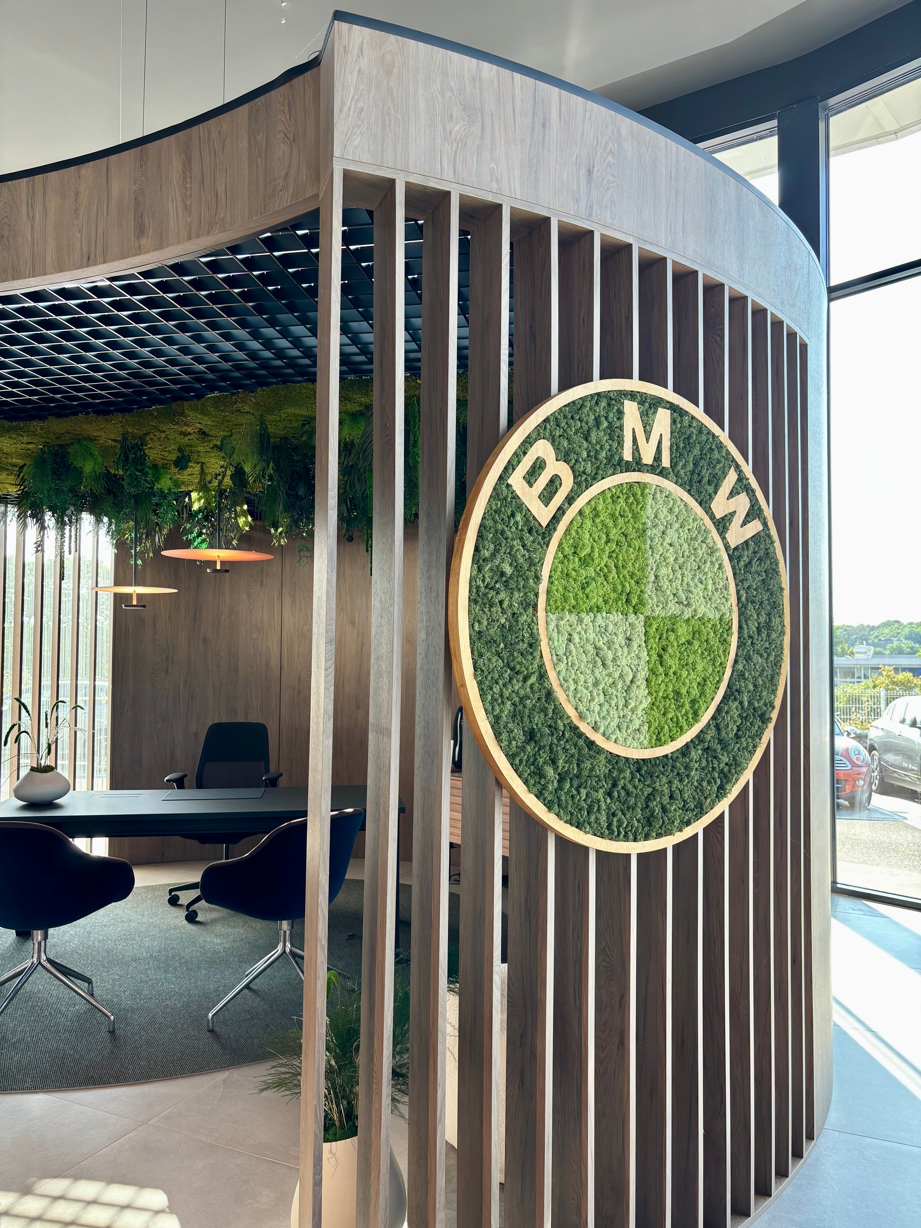 Projet BMW saint herblain nantes plafond vegetal logo arbre stabilise
