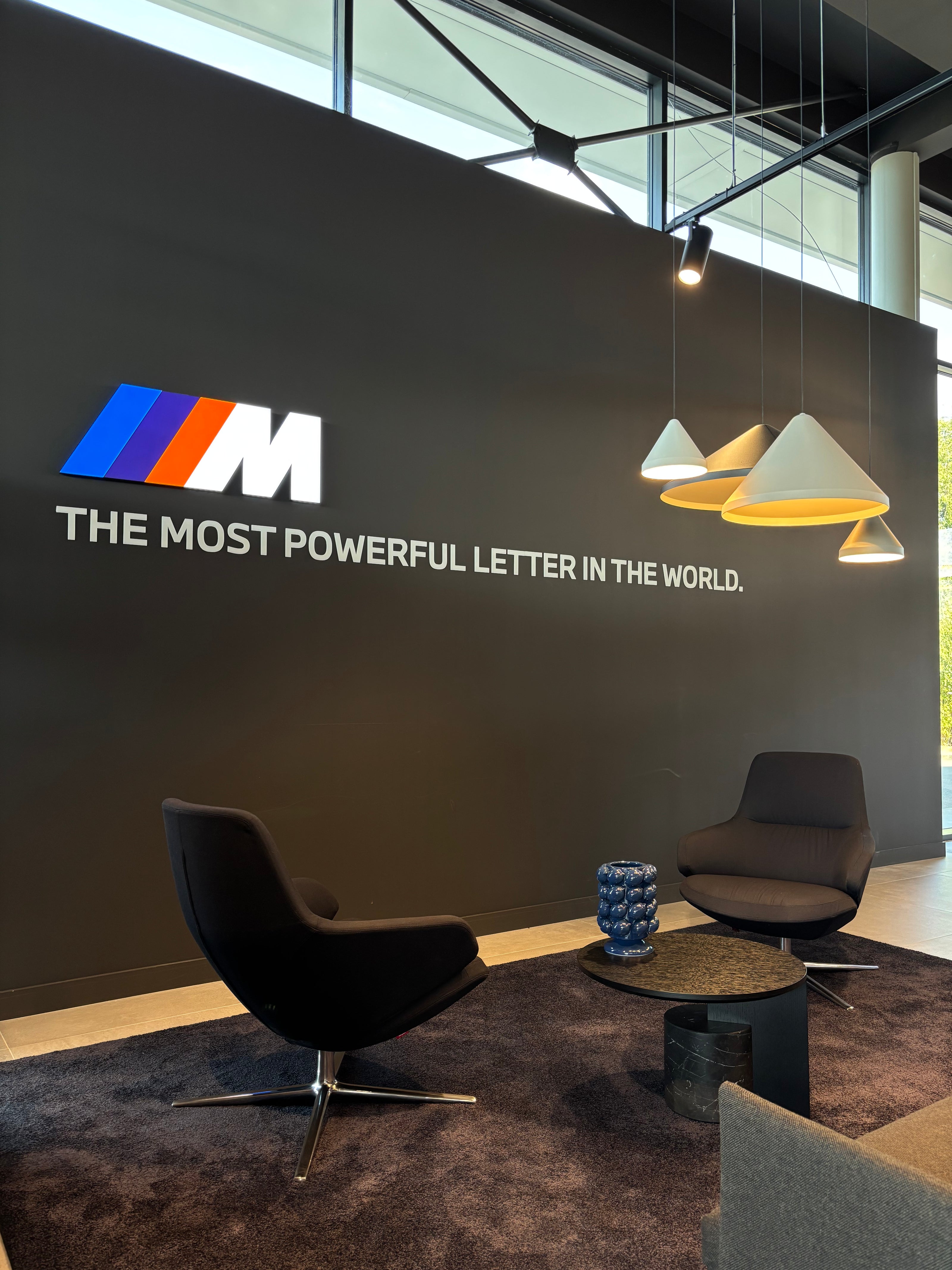 Projet BMW saint herblain nantes plafond vegetal logo arbre stabilise